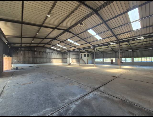 5,500M² WAREHOUSE FOR SALE IN WADEVILLE
